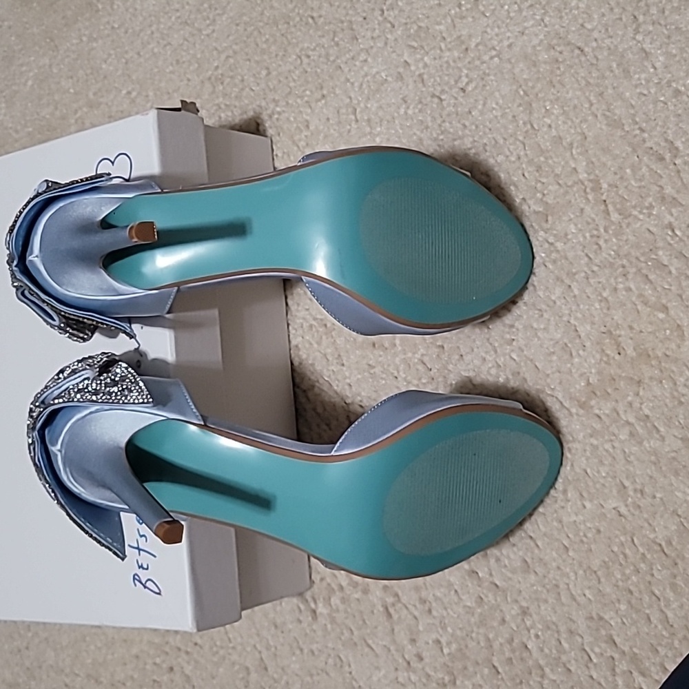 Heels - Picture 3 of 4